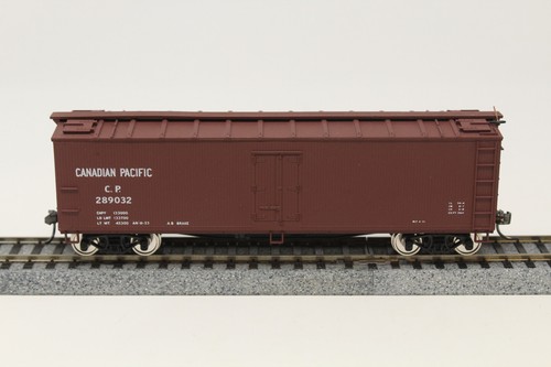 HO Accurail 4822.2 40' Wood Reefer Canadian Pacific CP 289032 Red RTR - Picture 4 of 9
