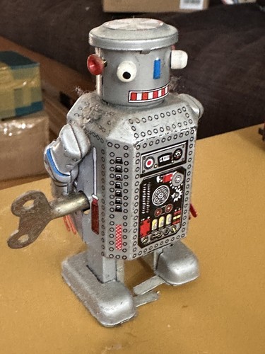 Toy wind-up clockwork toy Robot Stocking Filler - Picture 2 of 3