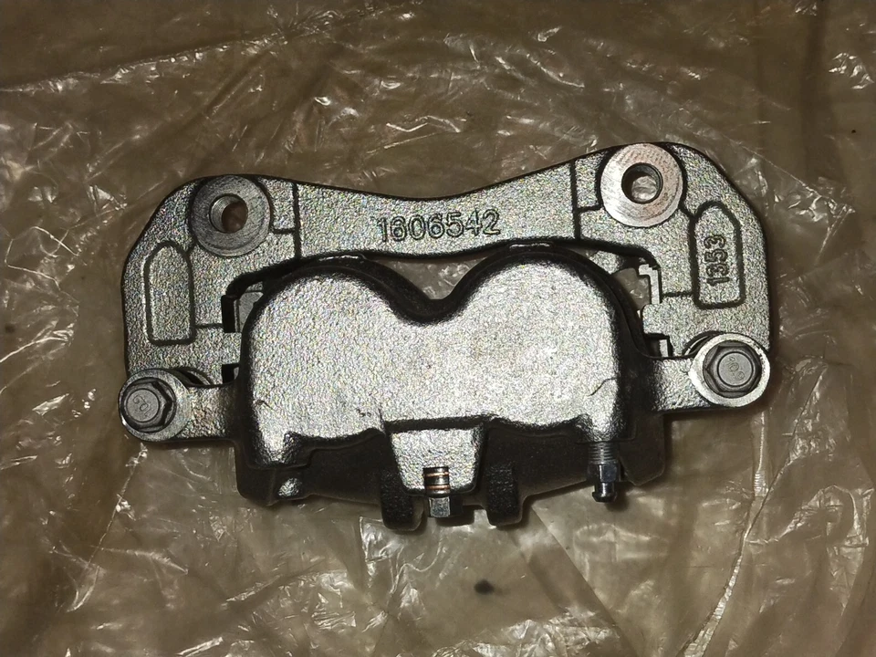 2008 to 2010 Saturn Vue brake caliper front right - Image 2 of 3