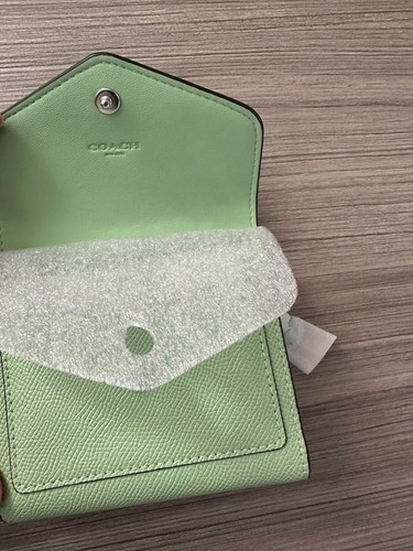 NWT Coach Crossgrain Leather Wyn Small Wallet In Silver / Pale Pistachio C2328 - Picture 3 of 6