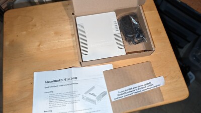 Mikrotik RB751U-2HnD RouterBOARD 2.4Ghz  1000mW AP  5 x Eth USB 400MHz 32MB NIB