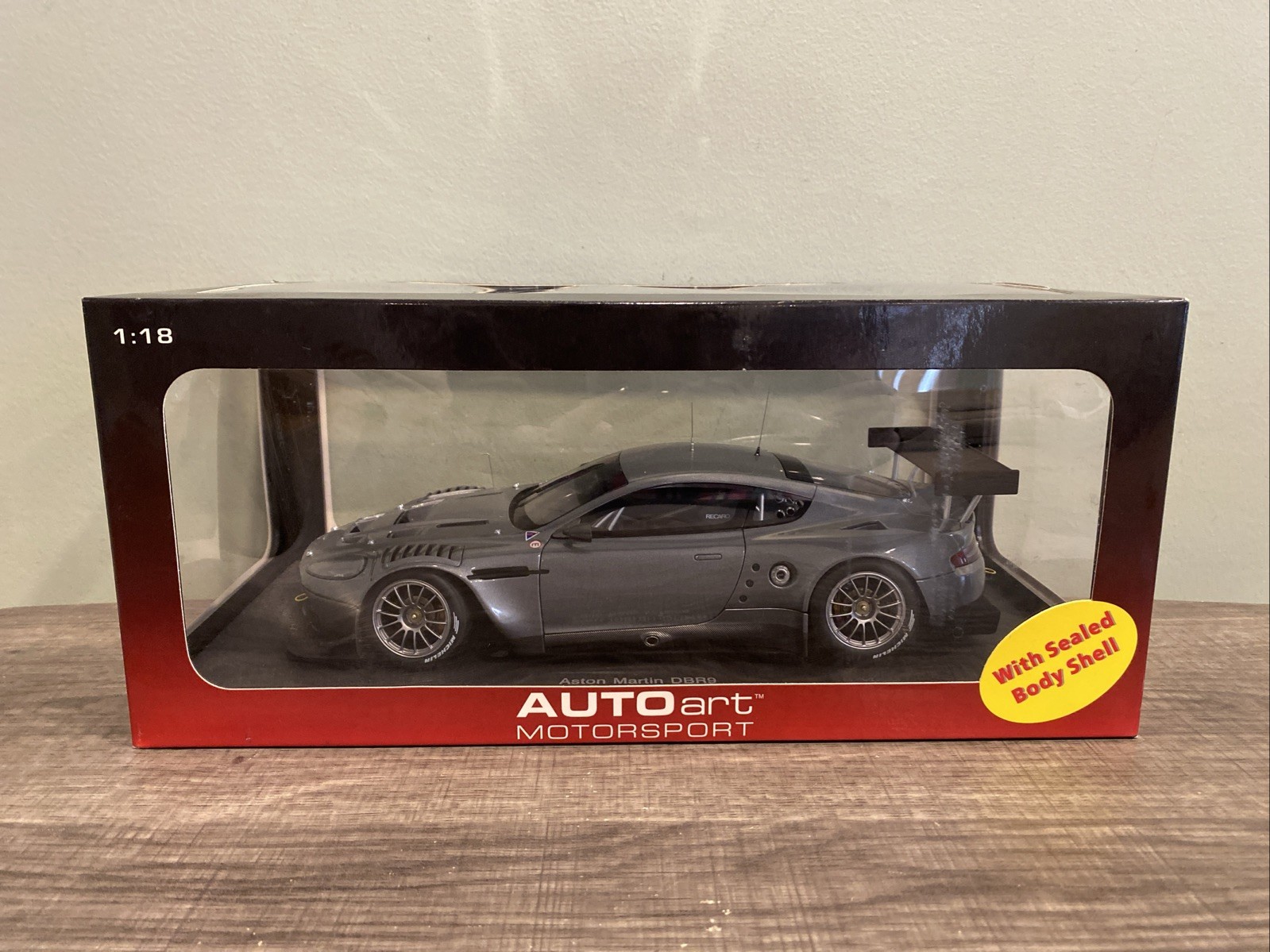 AUTOart Aston Martin DBR9 2005 24 HRS Le Mans Plain Body Version Silver 80501
