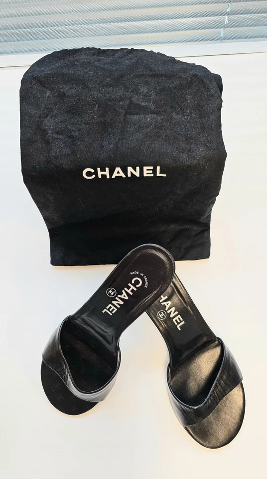 Классические туфли на каблуке для котят CHANEL. Размер 7. Черная кожа. Отличное состояние товара с мешком для пыли - Изображение 3 из 4