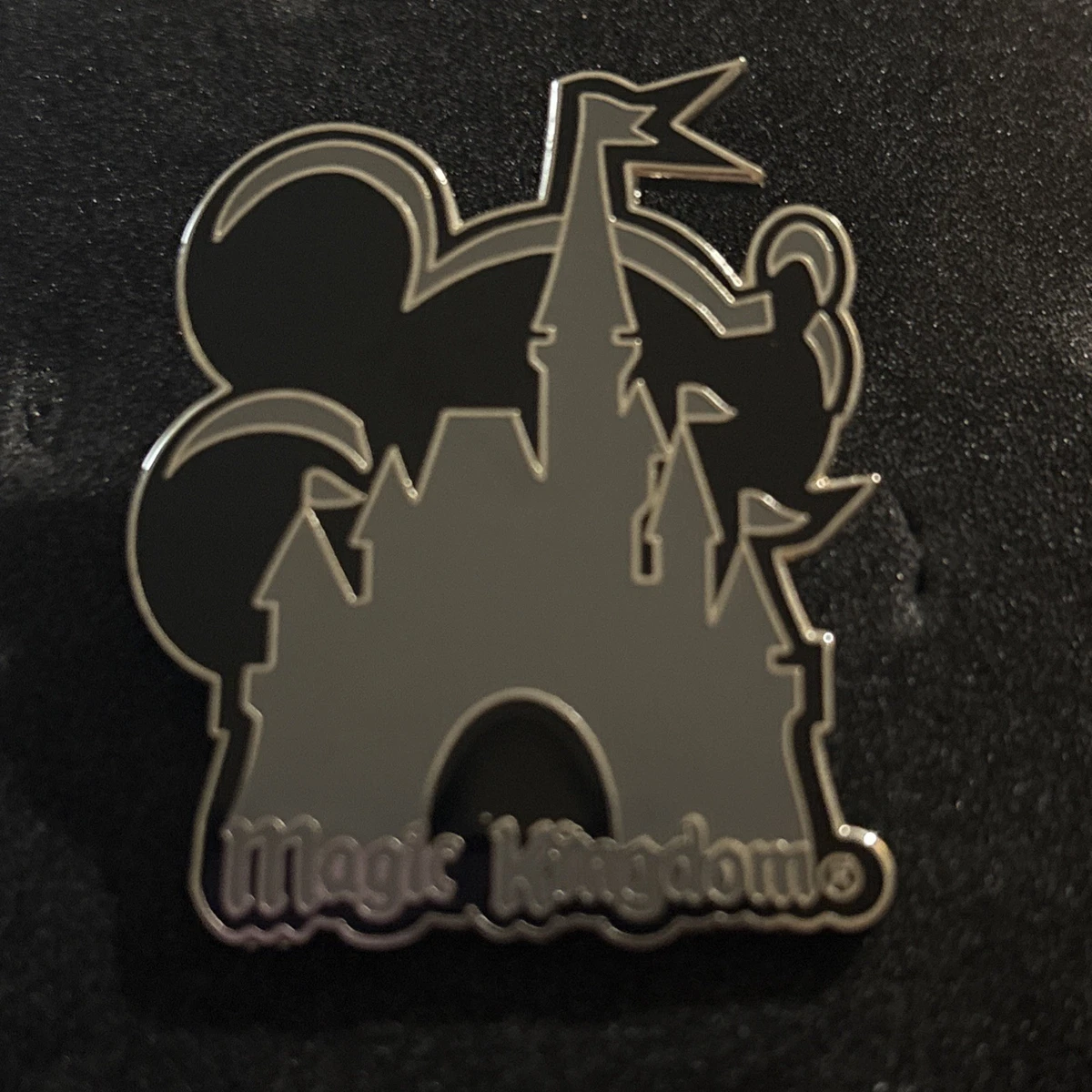 Mickey Mouse 2002 Walt Disney World Patches & Pins (1968-Now) for