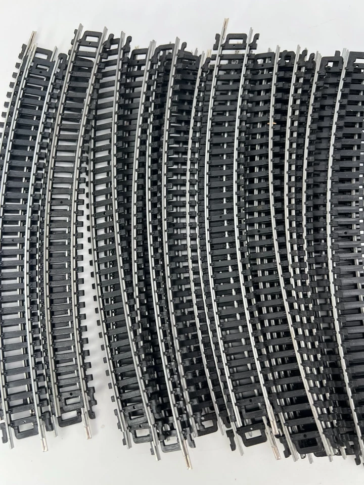 Life-Like HO Scale Lot of (28) 18" R Curve Track Good Condition - Image 3 of 4