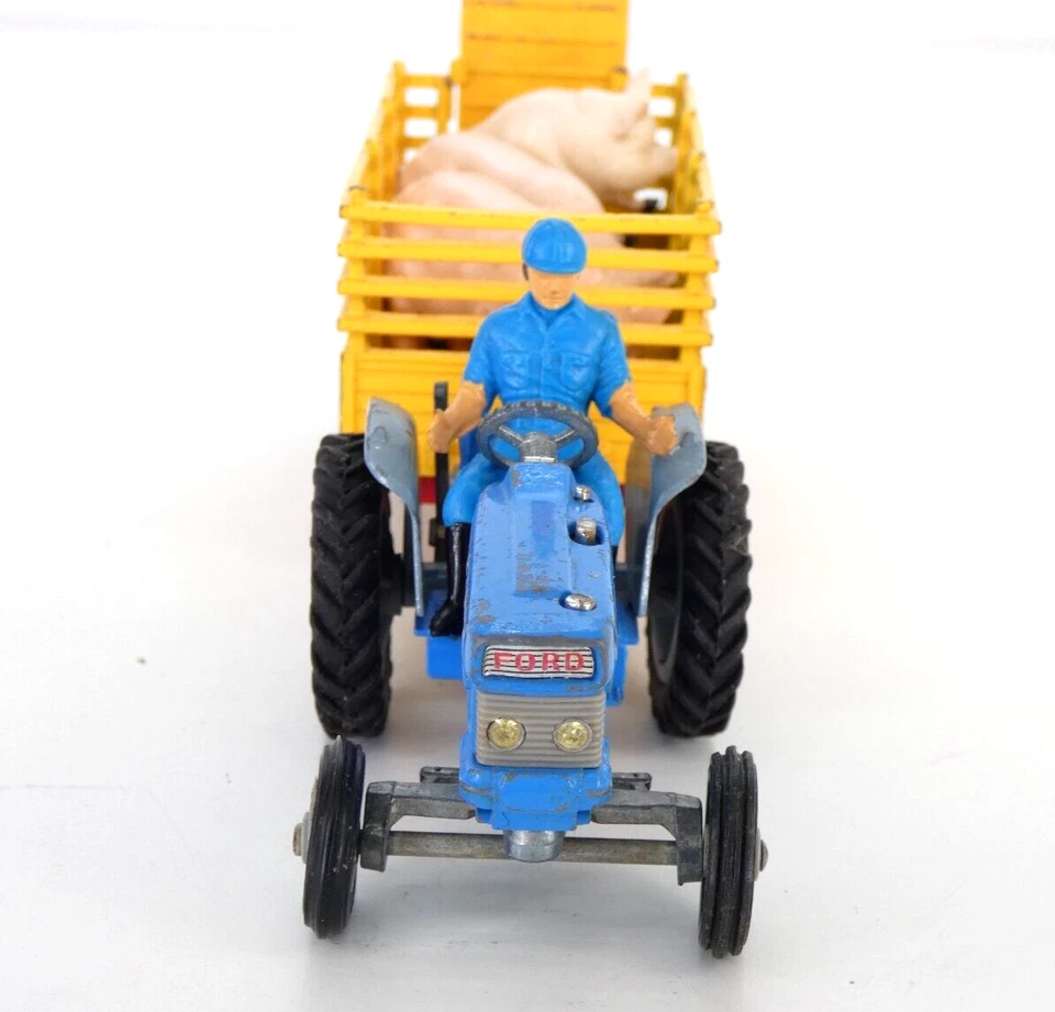 Corgi Beast Carrier Ford Tractor SUPER RARE No58 Vintage Toy Farming Trailer - Image 2 of 4