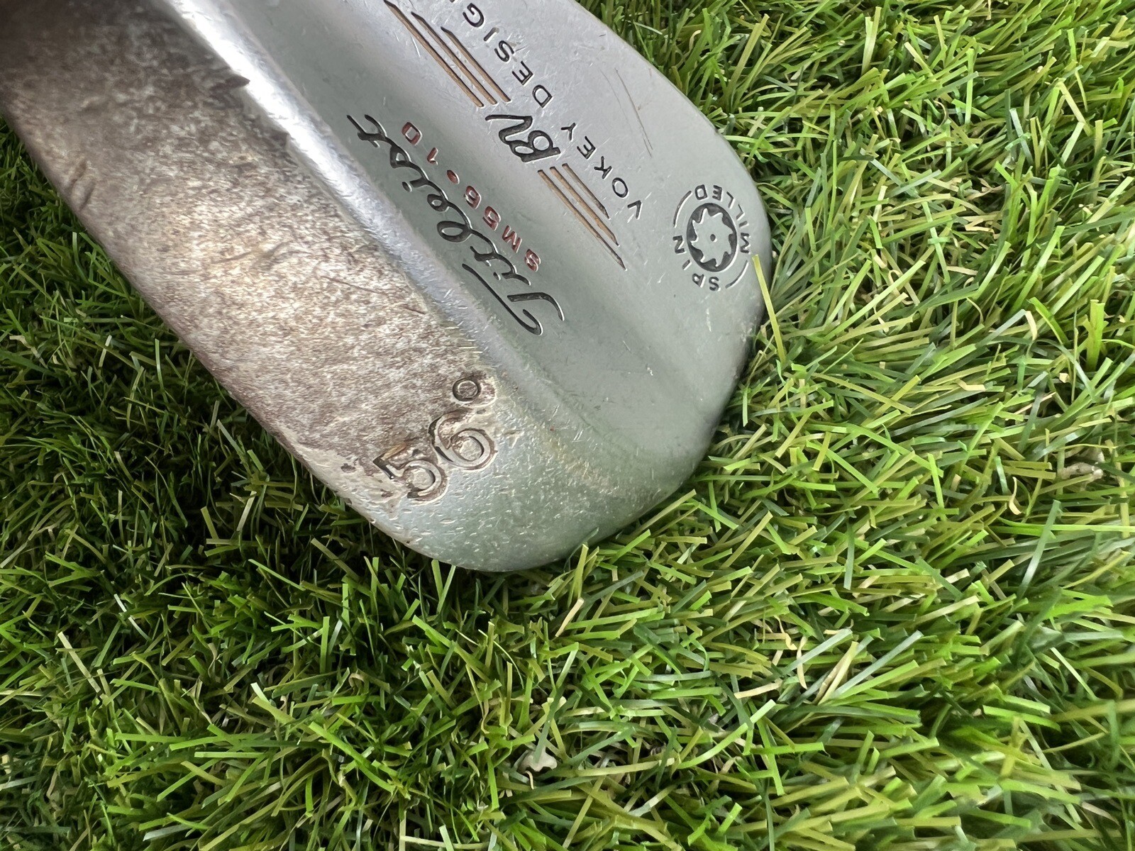 TITLEIST VOKEY DESIGN SPIN MILLED 56 DEGREE SAND WEDGE WITH 10 DEGREE