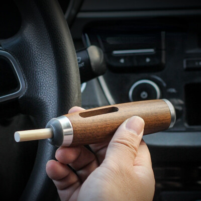 Car portable mini ashtray, does not take up space. No ashes fall, no hot hands