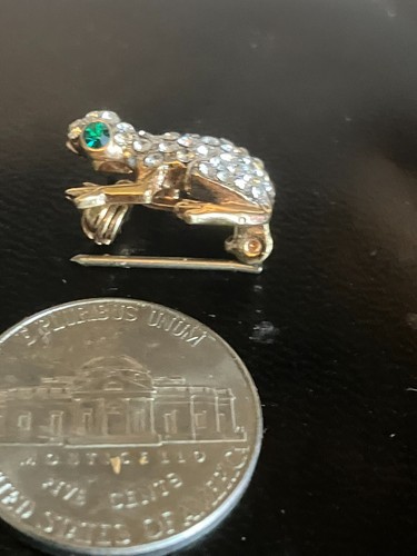 Little Frog pin with stones - Picture 3 of 3