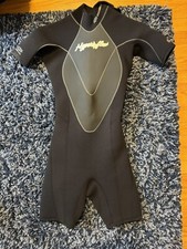 Women  s 2.5 mm Hyperflex Spring suit Size 4 used once