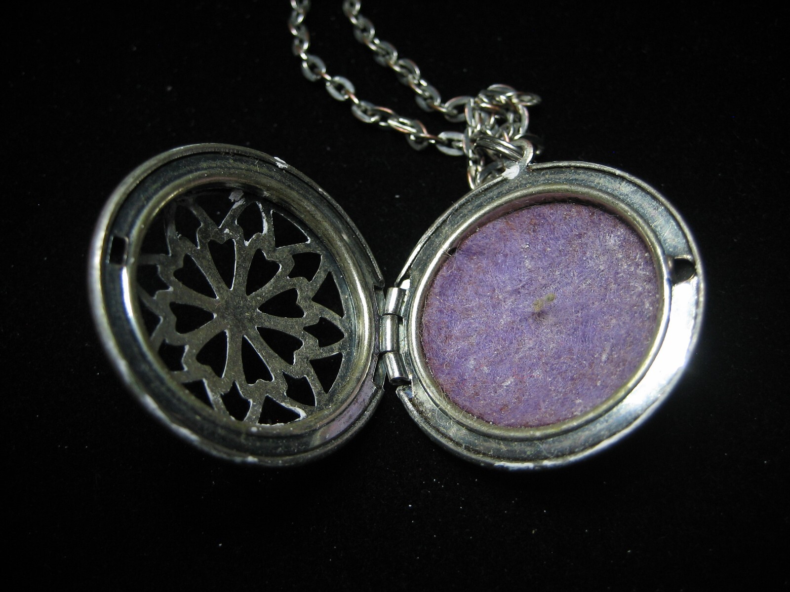Aromatherapy Essential Oil Diffuser Necklace Lock… - image 5