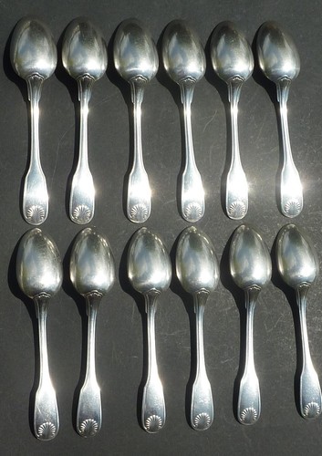 12 petites cuillères à café métal argenté Christofle coquille vendôme 13,5 cm - Foto 2 di 15