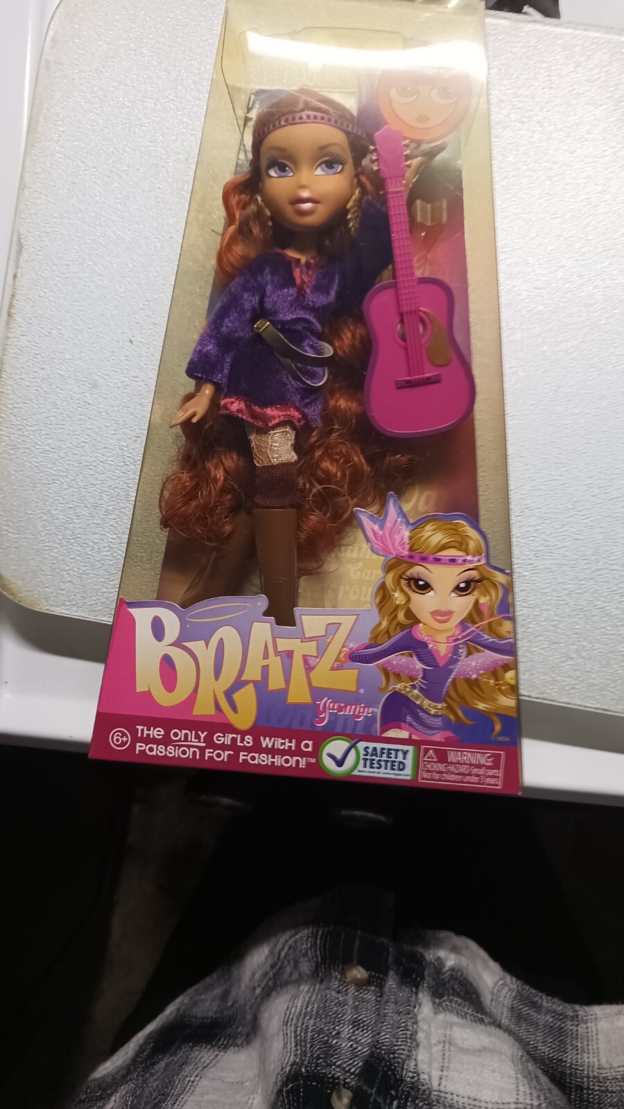 Bratz Yasmin Earth Girl Guitar Hippie Fashion Passion Vintage MGA Doll Figure