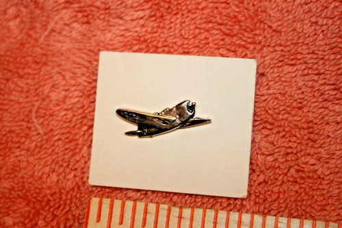 Vintage P51 US Navy Airplane Tie Tack - Imagen 2 de 3
