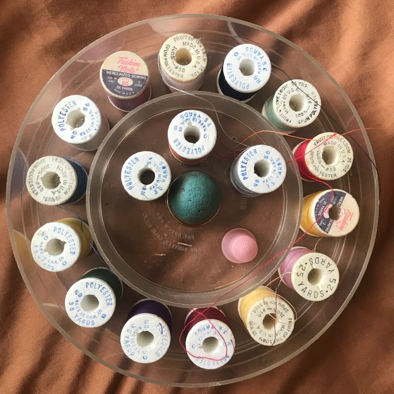 Vintage Thread Box Round Plastic Sewing Caddy 17 Spools Bridges Los Angeles CA