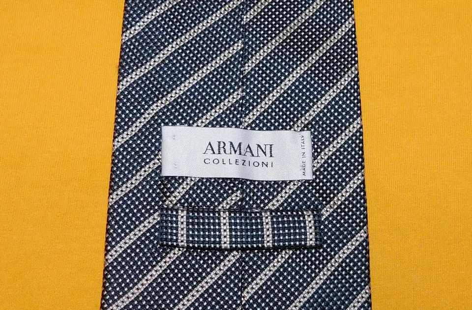 CORBATA A RAYAS MULTICOLOR ARMANI COLLEZIONI - CORBATAS - CORBATAS PARA EL CUELLO - CORBATAS DE DISEÑADOR. Foto 3 de 3