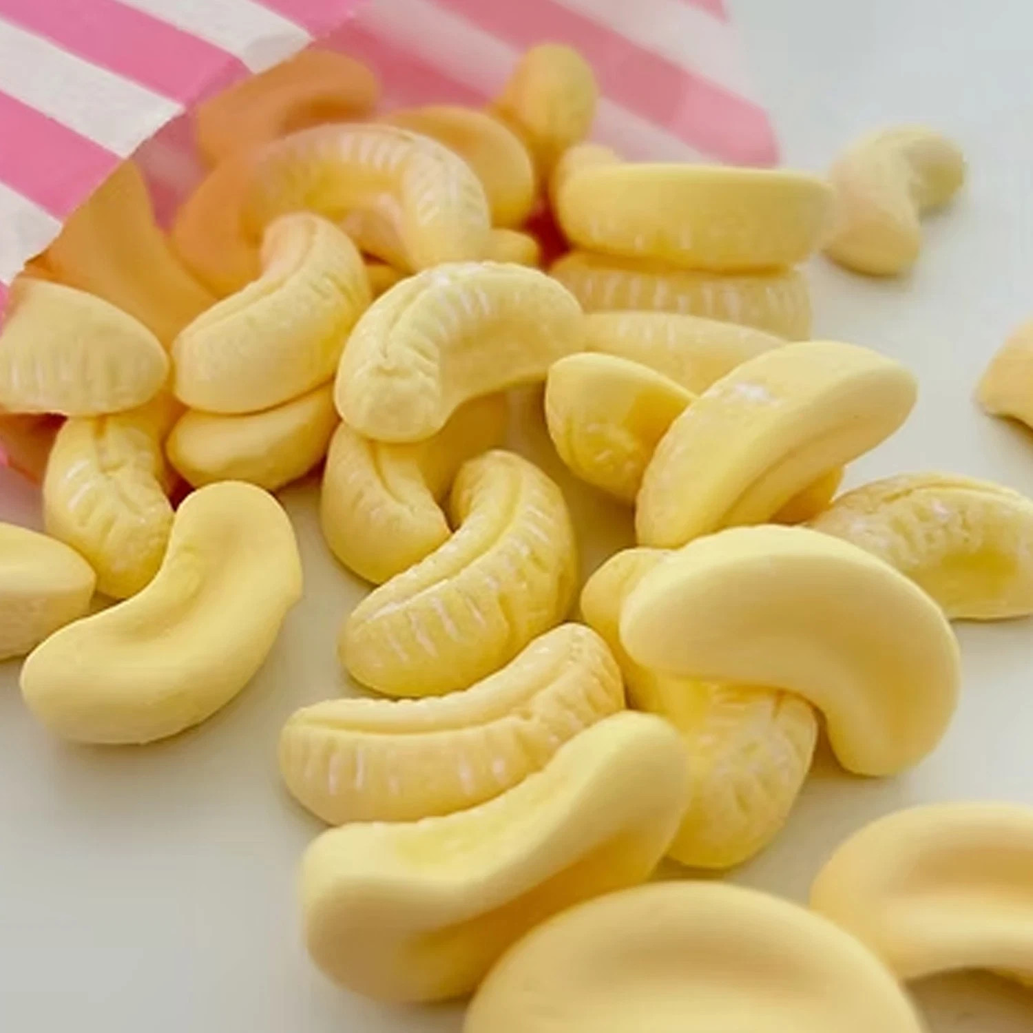 Foam Bananas 1Kg - Retro Banana Flavour Foam Sweets - Bulk 1 Kilo Bag