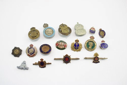 Mixed Military Pin Badges lot inc 1914 dated, WW1, ARP, Voluntary War Munitions,