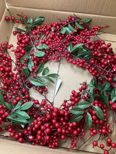 Pip Berry Wreath Red FULL BEAUTIFUL BERRIES 18” Across New In Box