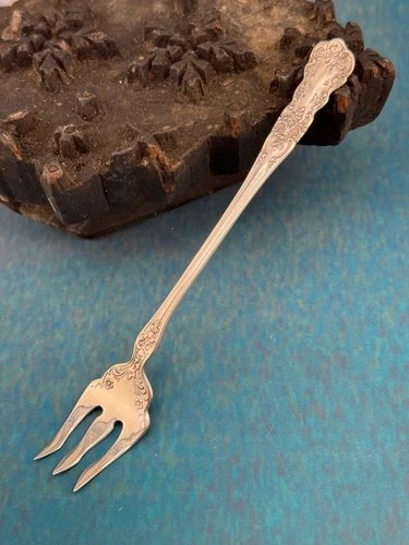 Buttercup Gorham Sterling Silver Shrimp Cocktail Fork 5-1/2" Long 16 grams