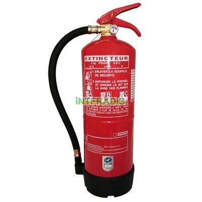 Extincteur d'incendie avec manomètre de contrôle et buse de précision
