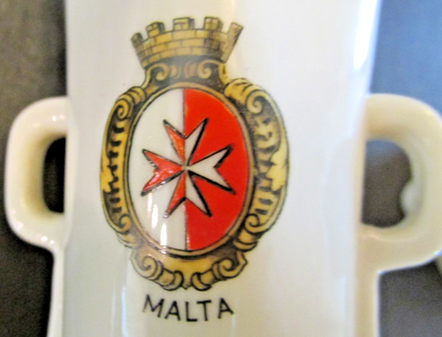 Vintage W.H. Goss Crested China Heraldic Model Irish Mather Holz Trinkbecher - Bild 3 von 7