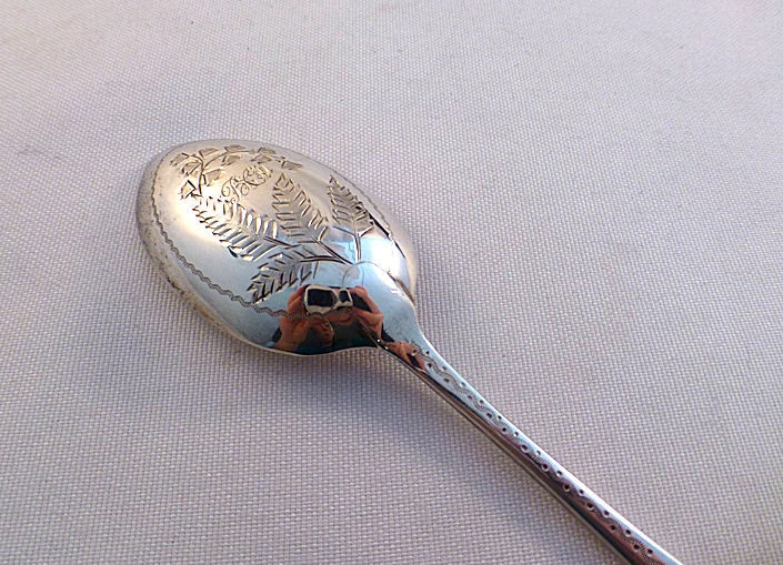 Cuchara inglesa Sheffield 1899 decorada esterlina corte británico en caja-6 3/8" Foto 4 de 4