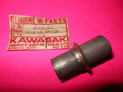 pinky＊ NOS OEM KAWASAKI G31M F6 F7 KH100 FRONT HUB BEARING SPACER