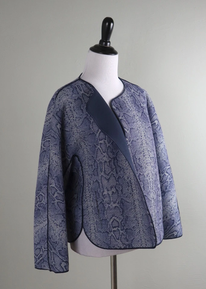 VALE LA PENA Chaqueta Top Nueva York $348 Azul Marino Estampado Serpiente Reversible Neopreno Talla Grande Foto 2 de 4