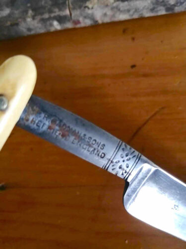 2 x Antique ‘Bengall’ straight razors by T.R. Cadman & Sons Sheffield + boxes - Picture 15 of 17