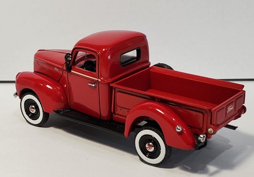 Matchbox 40 1940 Ford Pickup Truck Classic American YTC03-M 1:43 Red - Picture 3 of 5