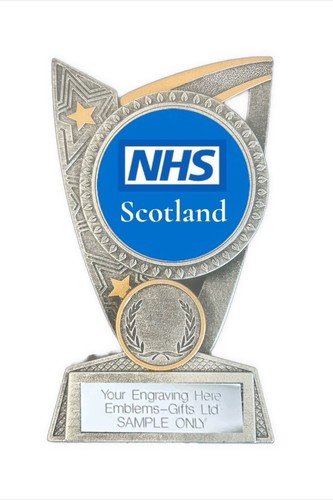 NHS Scotland Award (TR9) 125mm Resin Trophäe graviert gratis - Bild 1 von 4