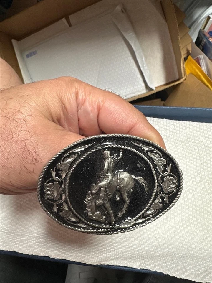 Hebilla de cinturón vintage 1991 Siskiyou esmalte negro Bronco Rider Foto 4 de 4