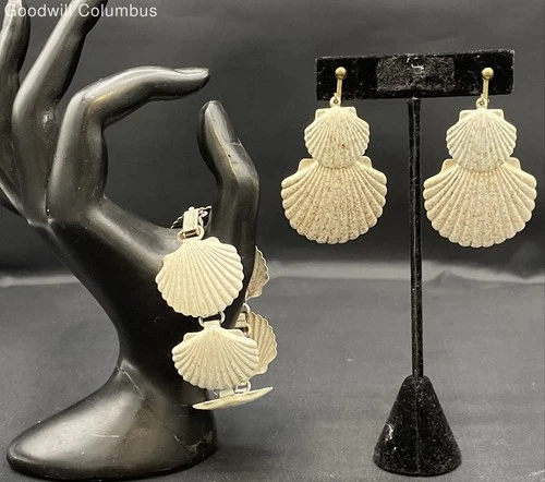Vintage Scalloped Shell Nautical Bracelet & Clip On Earring Set Costume Jewelry