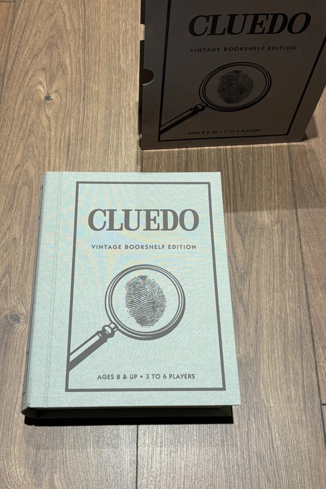 (NEW) Cluedo Hasbro Boardgame Vintage Bookshelf Collector's Edition - Image 2 of 4