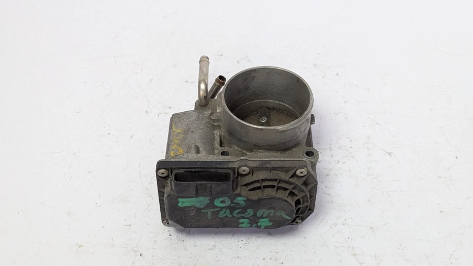 Toyota Tacoma 2005 conjunto de carrocería del acelerador 2,7 L OEM 22030-75020 Foto 3 de 4