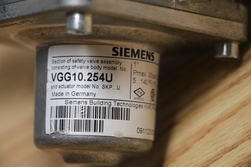 Siemens SKP75.013u1 Gas Valve Actuator 120V 50/60Hz Max 10VA Siemens VGG10.254U - Picture 7 of 11