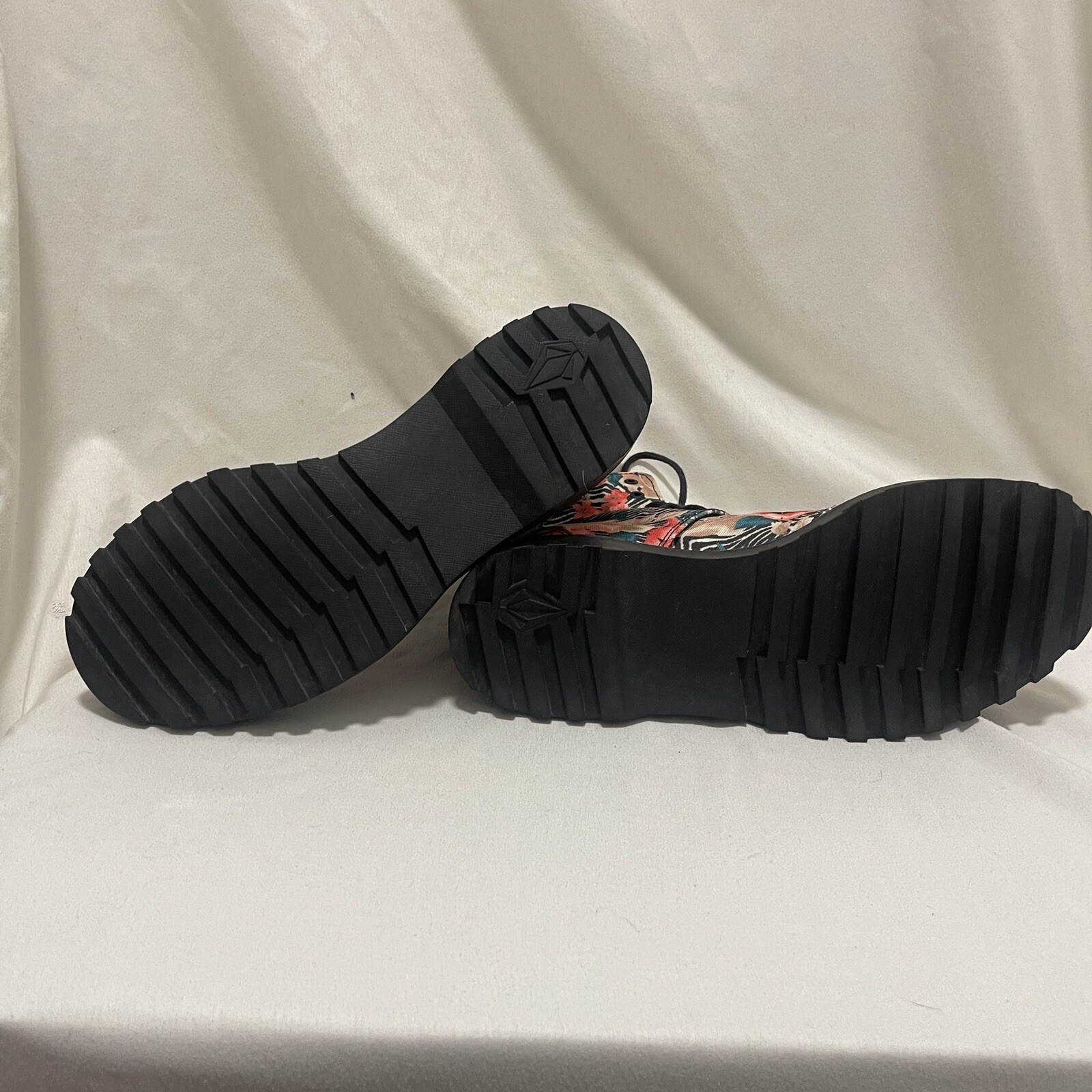 Volcom Go Figure Combat Boots Zebra Hibiscus Flor… - image 9