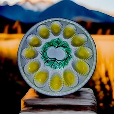 RARE VINTAGE DEVILED EGG PLATE Green Christmas Wreath Yellow Round 10” Platter