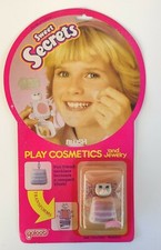 SWEET SECRETS CAT BLUSH PLAY COSMETICS JEWELRY GALOOB NECKLACE 1986 No 4607