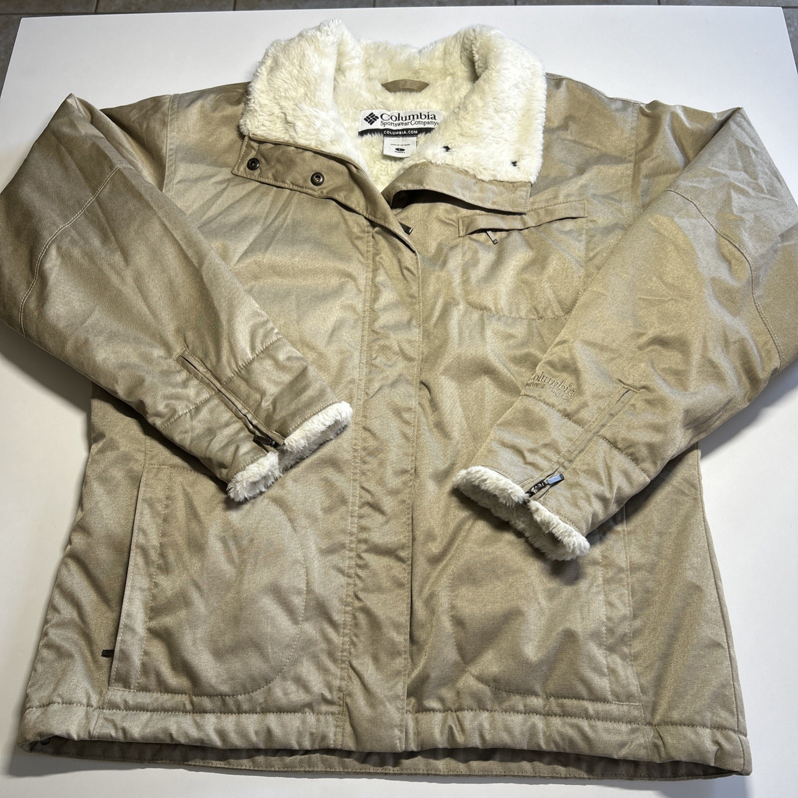 Columbia Women’s Size Large Quilted Faux Fur Lining Coat Jacket Beige Warm EUC
