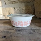 Vtg Pyrex White Pink Gooseberry 1.5 Pint Lidded Casserole Dish MCM #472 READ