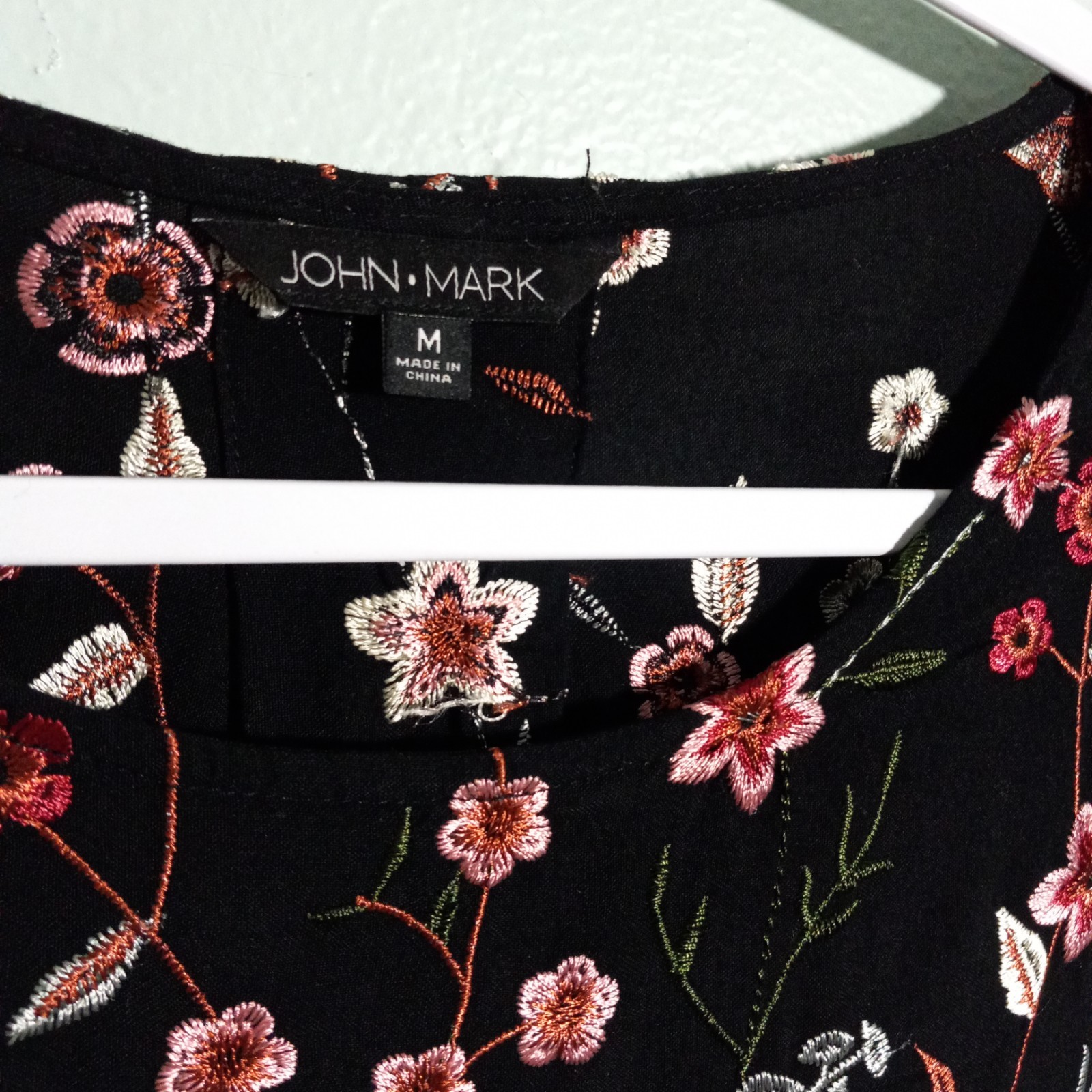 John Mark Top Blouse size Medium Embroidered Flor… - image 3