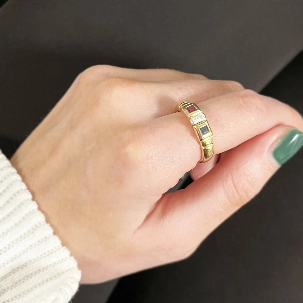 Boodles online sapphire ring