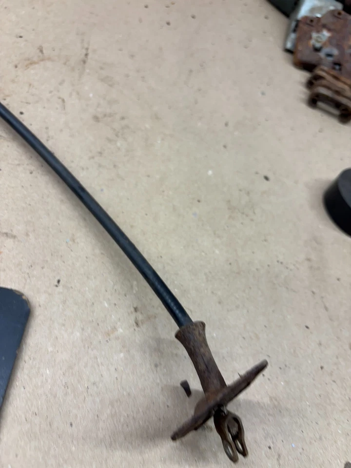 1964 64 65 1965 GTO LEMANS TEMPEST GTO THROTTLE CABLE MOUNT BRACKET OEM 9779967 - Image 4 of 4