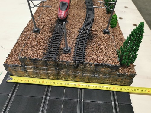 Diorama ferroviario con treno Trenitalia Freccia Rossa 1000 1:87 H0 OCCASIONE - Foto 13 di 15