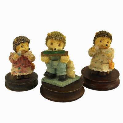 3 Vintage Igel Figuren - Schmink & Musikszenen - Resin & Holzsockel