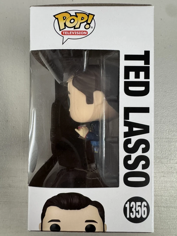Ted Lasso (con taza de té) 1356 ~ Vinilo Funko Pop ~ CASI COMO NUEVO + PROTECTOR POP GRATIS Foto 2 de 4