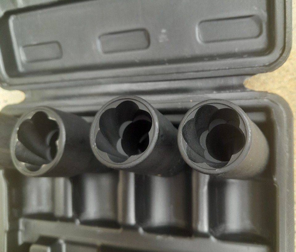 Maddox Universal Locking Lug Nut Removal Set COMPLETE 17MM, 19MM