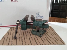 VTG Littlestown Swivel Bench Vise NO. 112 HARDWARE & FDRY CO
